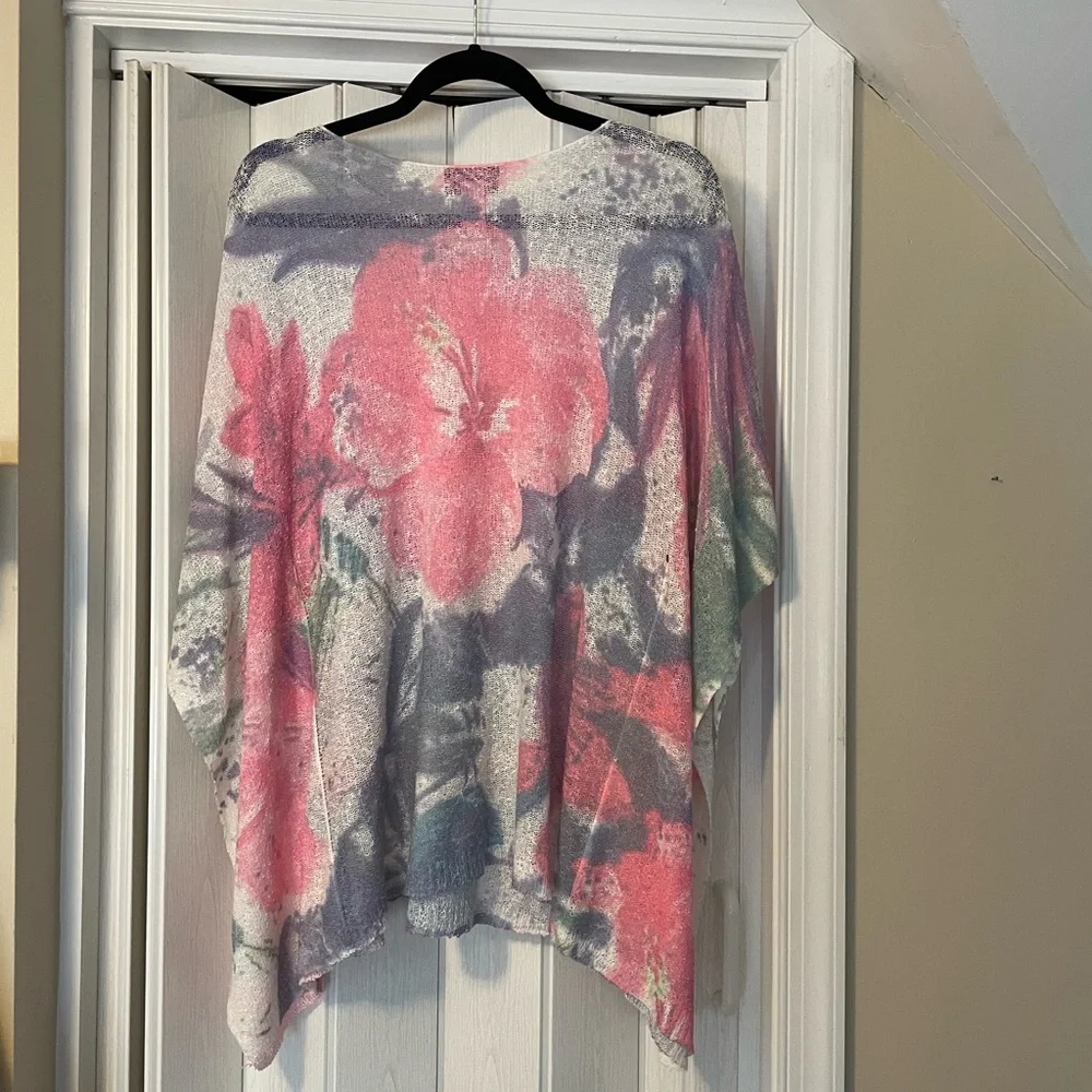 Anthropologie OLIVER Floral Knit Poncho Pullover. Like New!